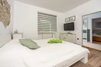 Greenhouse Adria up to 10pers. Hotels in Bribir