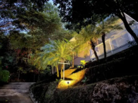 Beautiful Villa Lucia, Gated Tropical Retreat, Private Deck with Pool, Ojochal