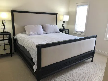 Ideal location for skiing. Fantastic view of Blue Mountain.