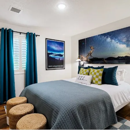 Premier Location: Group-Friendly, Walk to Autzen!
