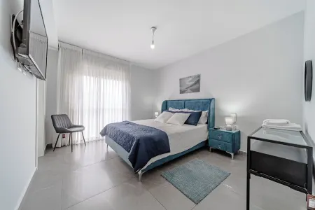 Beach vicinity, shopping G-level, parking. Near playground. Shabbat elevator Отели в г. Ашкелон