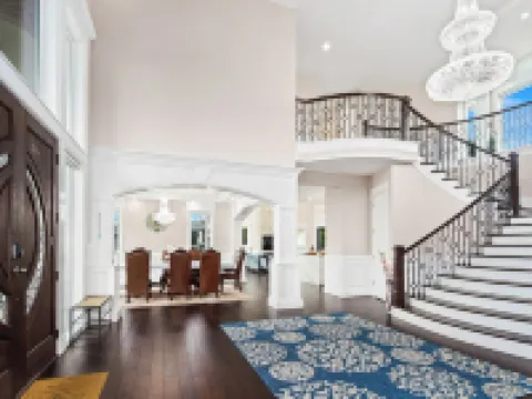 Spacious 5BR Retreat New Seattle Hotels in Burien