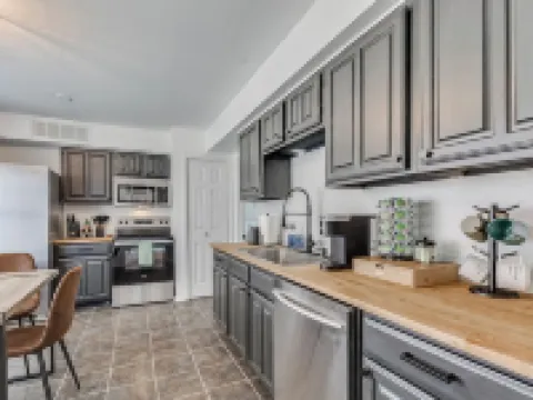 Edmond Bungalow: Cute 2 BR + Bonus Game Room with Futon