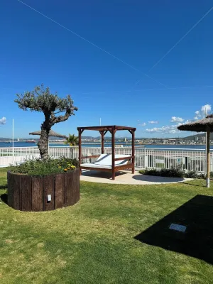 Luxury Studio apartment with Resort deck, Pools, Jacuzzi and Incredible views.