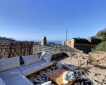 Maison de Vacances Centuri Superbe Vue sur Mer Avec Piscine à 5 min de la Plage Hotels in Centuri