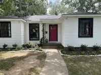 Charming 2-bedroom house with WiFi, AC in welcoming Monroe