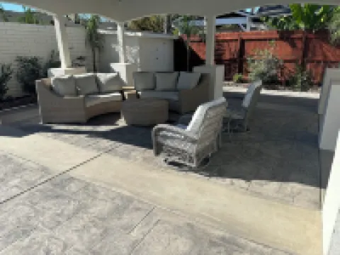 Spacious cozy Oasis retreat with private pool  Backyard