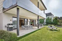 Villa am Wörthersee with private dock