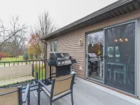 3-bed, 3-bath, 3-car garage executive home in Marshfield, WI Hotels in Marshfield