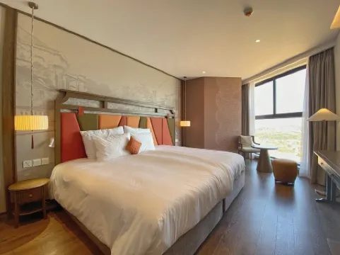 Stylish Seaview Condo in Mui Ne – 1BR, Walk to Beach, Pool Access - Apec Mui Ne Отели рядом с достопримечательностью «White Sand Dunes»