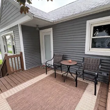 Welcoming Updated 3-Bedroom House Close to Downtown Clear Lake and City Beach! Отели в г. Клир Лейк