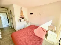 Mini-Villa sea view, 4 pers, Clim and Wifi, near beach and shops!