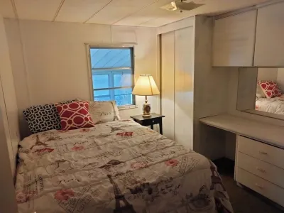 Charming 3-bedroom Trailer with WiFi, AC in lovely Angola Các khách sạn gần Premier Rental-Purchase