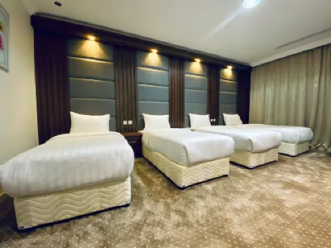 ITLALAT UHUD HOTEL Hotels in 