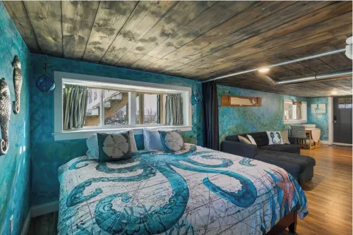 Spacious 6-bedroom house in serene York, Maine, with Central AC