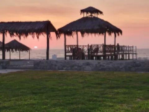 Hermosa Casa Frente AL MAR CON Piscina Privada Hotels in Chincha Province