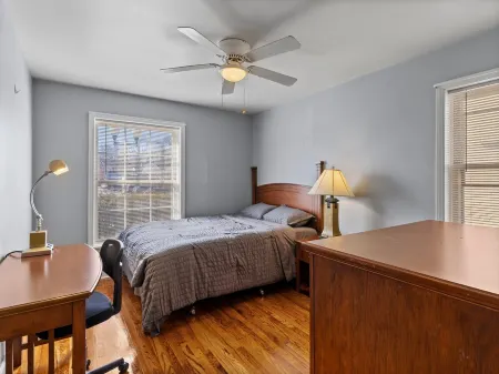 Tosa's Cozy Corner - Pet & Family Friendly, Walkable, Near Downtown Tosa & MKE! Отели рядом с достопримечательностью «Time Square Watch Shop»