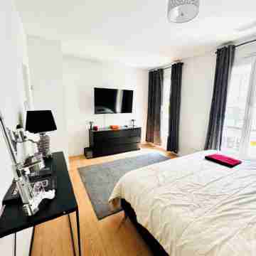 Beautiful house with garden and pool Rooms