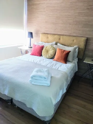 A3 Nice, cozy 2 BD up to 5 subway views Hotels near Tren Central Station