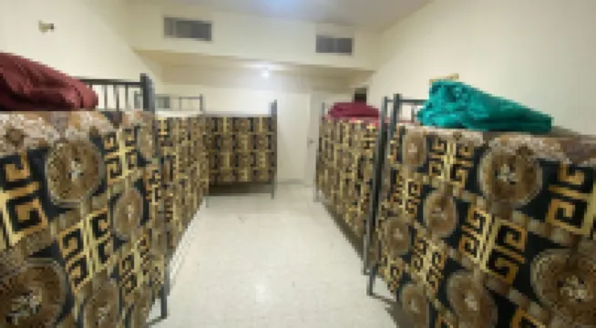 Cozy building in awesome Abu Dhabi with WiFi, AC Al Jaber Camp Mosque周辺のホテル