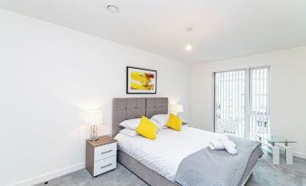 Halo House by Guestz