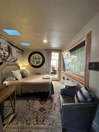 Rock Roulade Cocoon CollectiveEasy access, wifi