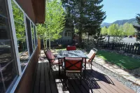 Historic 2.5-bedroom cabin w/sleeping porch