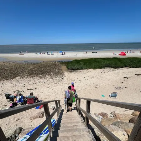 Short Walk to Private Beach! Fully-Appointed House w New Screened Porch.