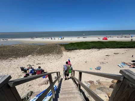 Short Walk to Private Beach! Fully-Appointed House w New Screened Porch.