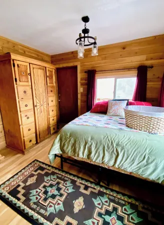 Cozy Hot Tub Cabin On The Lake!