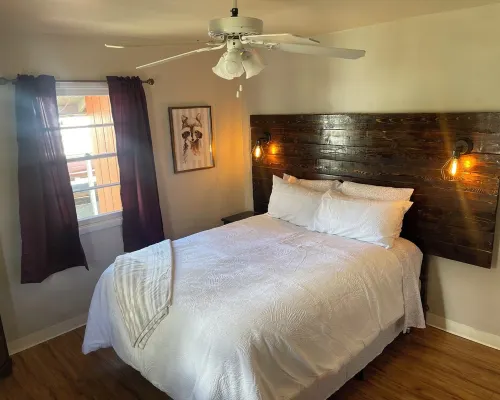 Charming 1-bedroom apartment in lovely John Day with WiFi, AC 존 데이 호텔