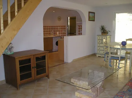 Comfortable type 3 in property on 1200m² with swimming pool, country setting.