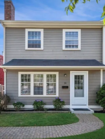 Charming 3-bedroom townhome in Marblehead 3 miles  to Salem14 miles to Boston