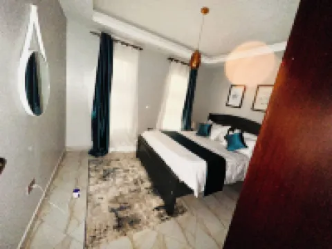 1 cozy bedroom apartment with free WiFi, and a secure neighborhood in Jinja City Hotels in 