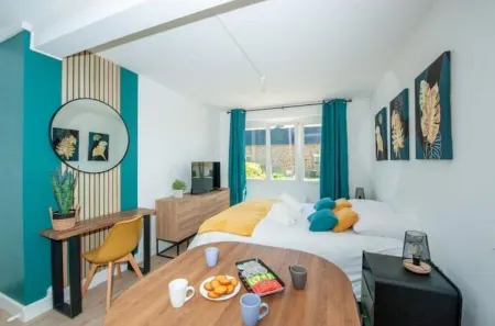 Appartement Proche Gare Routière Отели в г. Фужер