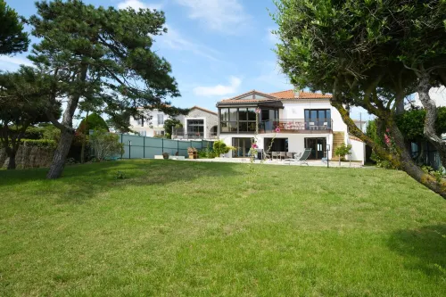 Villa with Heated Swimming Pool and Magnificent Sea View - 수영장