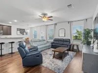 Uniquely styled Home 20mins to Austin -COTA -TESLA Hotels in Manor