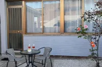 2 minutes from the sea and all services. 9 minutes by car from the airport - 2-Star