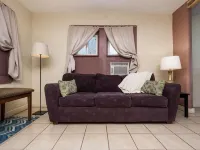 Casa de Colores - Cheerful 1 Bed, Full Bath House Hotels in Truth or Consequences