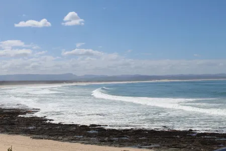 @The Waves beach accommodation with sea and mountain views!7 Bedrooms