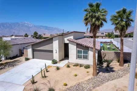 Pickleball, Gameroom, Pool & Hot Tub, Firepit, BBQ