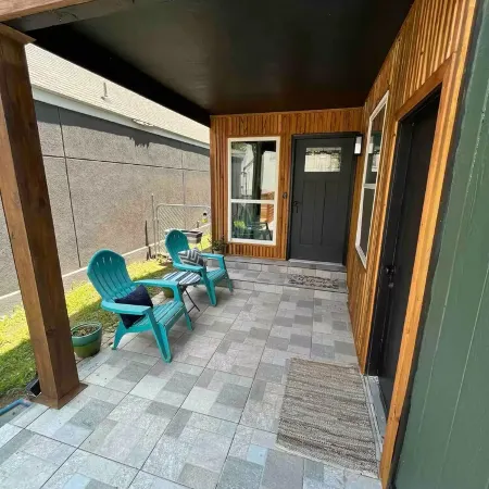 Ivy's Charming 2 Bedroom 2 Bath with Jetted Tub