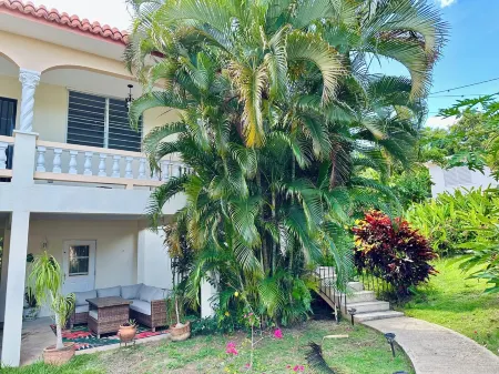 Casa del Mango Four Bedroom Vacation Home in Cabo Rojo PR Отели в г. Педерналес