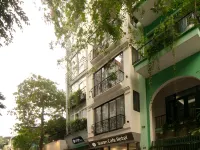 ควีน คาเฟ่ โฮเทล โรงแรมใกล้ประตูเมืองเก่า