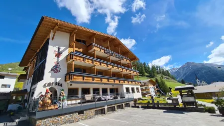 Hotel Cresta Отели в г. Замнаун