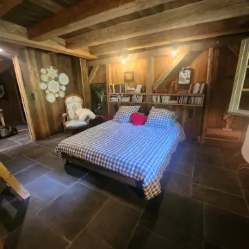 Isolated chalet in the heart of nature, forest, river...