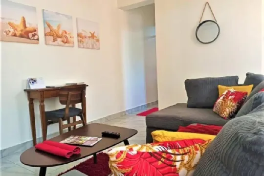 Classy one bedroom apartments - only 300 meters from the highway