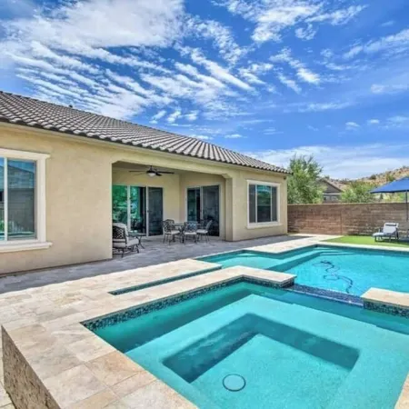 The Desert Jewel in Lucero w/ Private Pool, Jacuzzi, Pool Table!