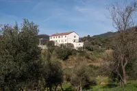 Apartment with heated pool inside, 10 min from the sea, Pet Friendly