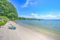 Charming Beach Cottage on Fishing Bay Hotels in Middlesex County